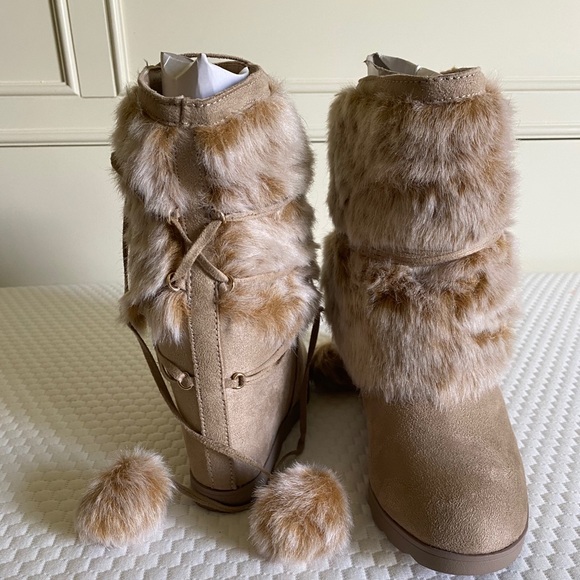 Boots - Picture 3 of 6